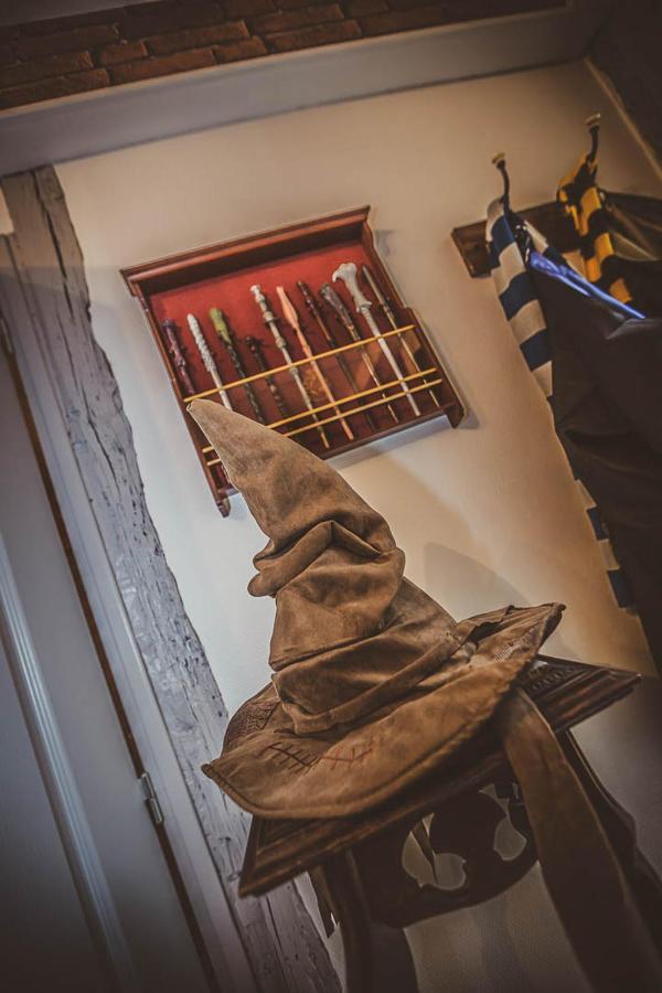 Repaire Du Sorcier Un Apartement Magique Troyes Esterno foto