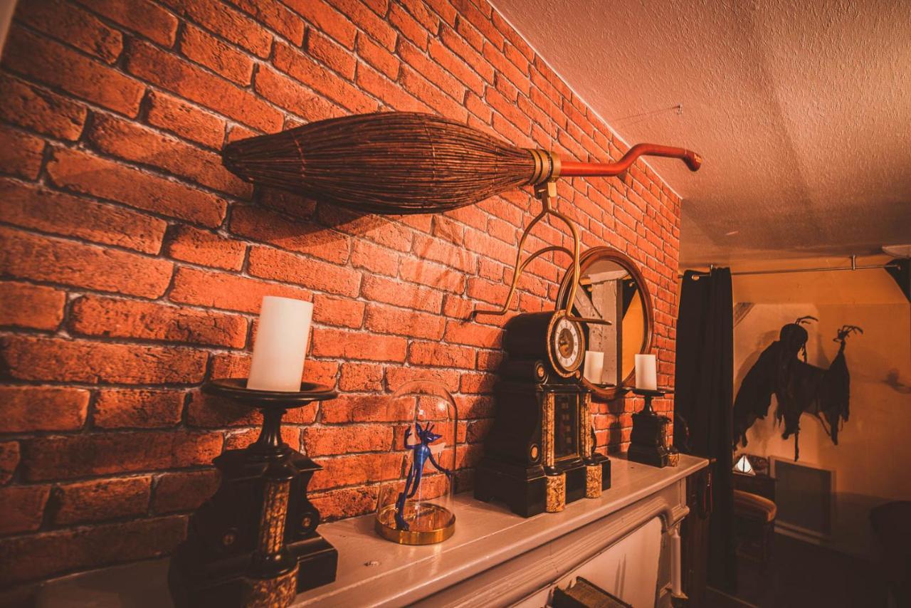 Repaire Du Sorcier Un Apartement Magique Troyes Esterno foto
