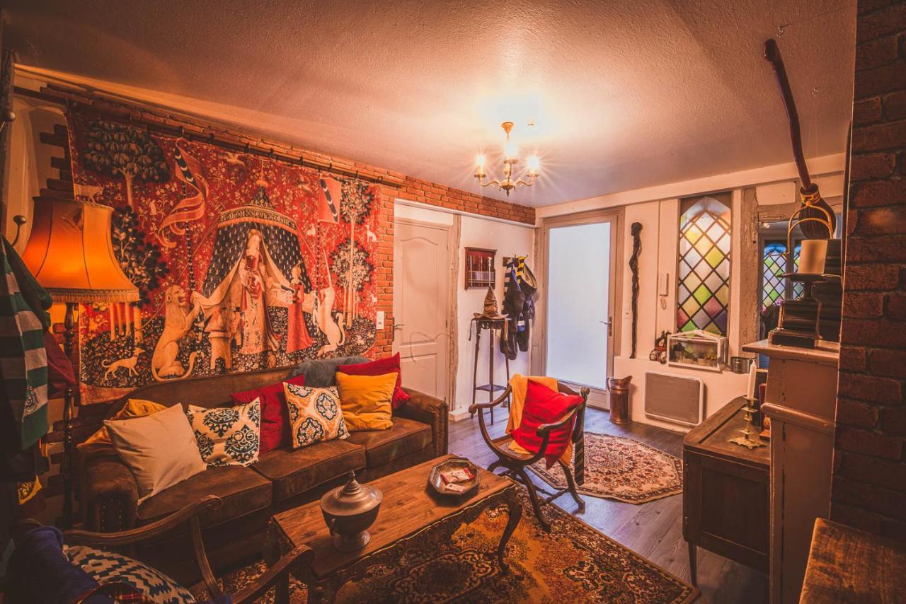 Repaire Du Sorcier Un Apartement Magique Troyes Esterno foto